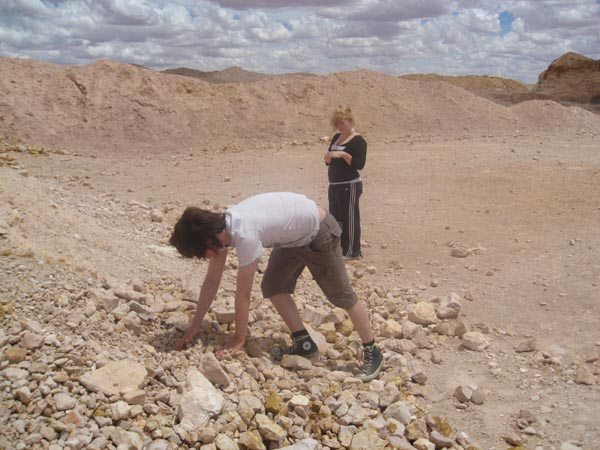 Noodling for opals in coober pedy