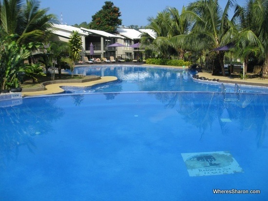 pool at iririki island resort