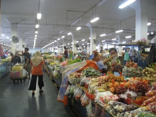 fruit and vege in sandakan market