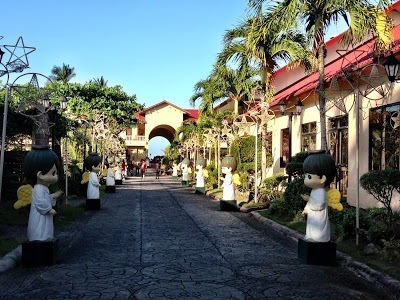entry to Sampaguita Gardens Resort, kalibo, lined with angels