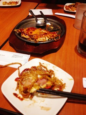 noodle dish in taipei food court