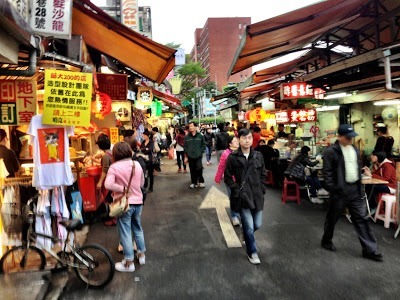 Shida night market about 5:30pm food stalls and lots of people in Taipei