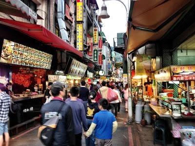 Busy Shilin night market eating in taipei