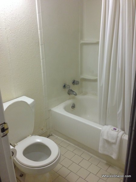 bathroom in motel 6 columbia