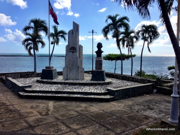 monument on the malecon with caribbean behind it