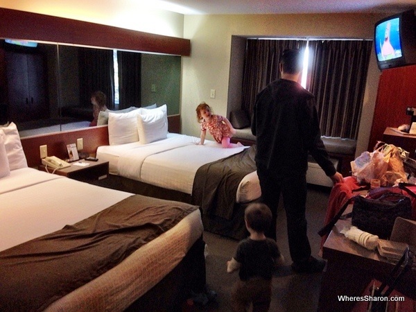 double room with kids at Microtel Inn and Suites Daphne