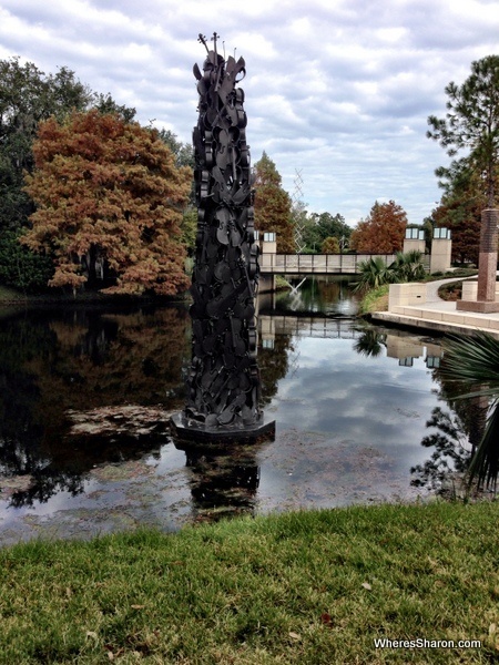 sculpture of lots of violins in a column in a pool at city park new orleans