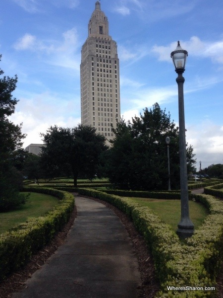 trees and park in front of Louisiana State Capitol building