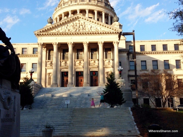 front of Mississippi State Capitol building