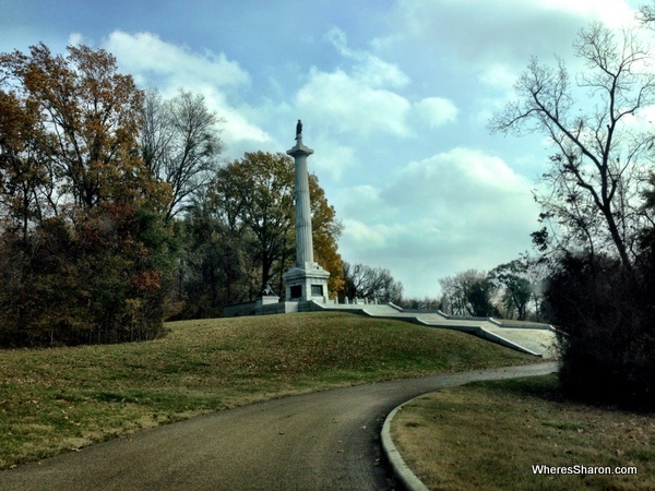 Big concrete memorial surrounded by grass and trees in Vicksburg National Military Park 