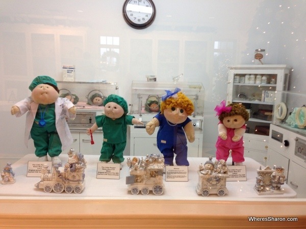 4 cabbage patch dolls with price tags of $15000