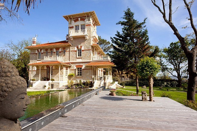 Villa le Bassin in France