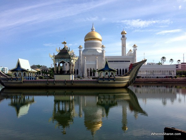 Omar Ali Saifuddien Mosque in BSB