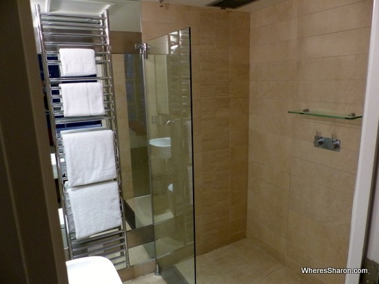 ensuite at Sullivans Cove Apartments