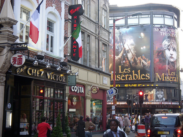 Лондон запад. Уэст энд Лондон. Район the West end в Лондоне. Театр "Вест-энд" (West end Theatre). Лондон West end театр.