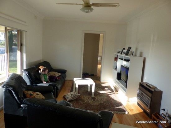 lounge room airbnb bendigo