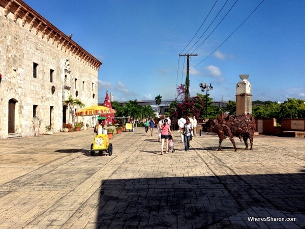 walking in santo domingo