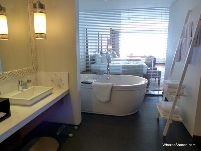 Samabe bali suites bathroom