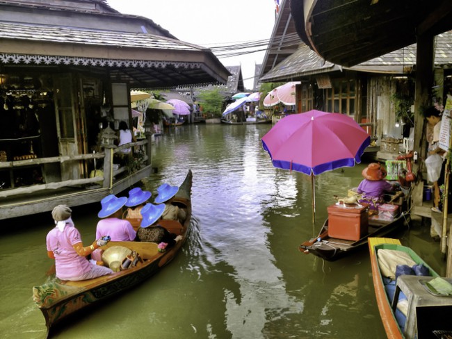 Pattaya Floating Market with pattaya kids