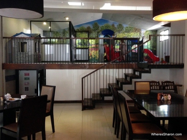 oak-ray restaurant play area