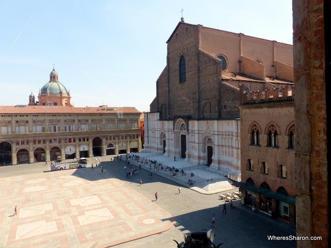 Piazza Maggiore what to see in bologna