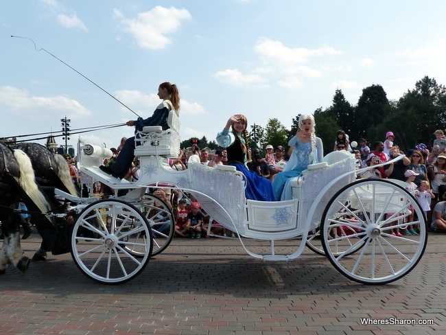 Frozen Parade at Disneyland Paris