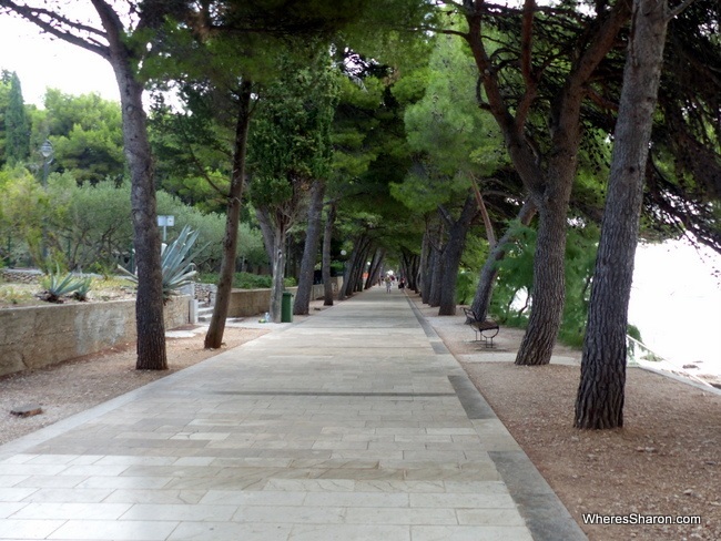 The promenade between Bol and Zlatni Rat Beach