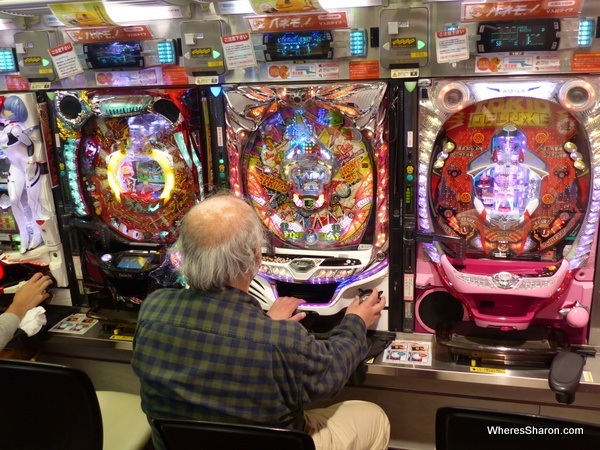 Confusing Pachinko in actiion...