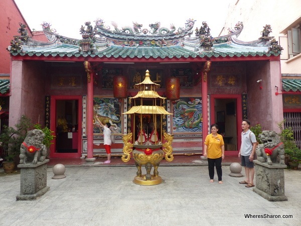 things to see in kuching Hiang Thian Siang Temple in the heart of Chinatown. 