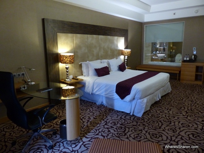 Pullman Surabaya room