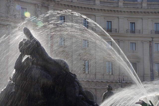 rome tours with kids in a fountain