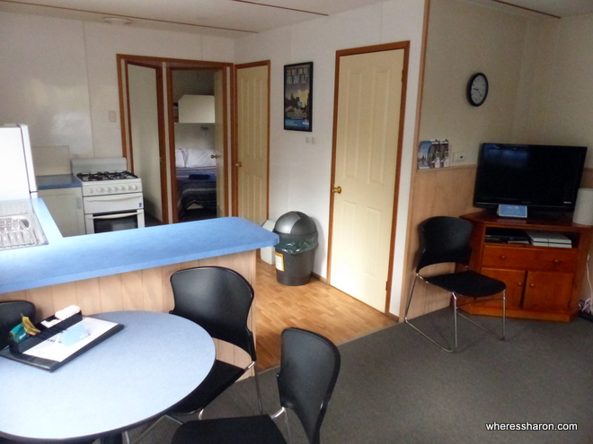 inside cottage at discovery parks cradle mountain