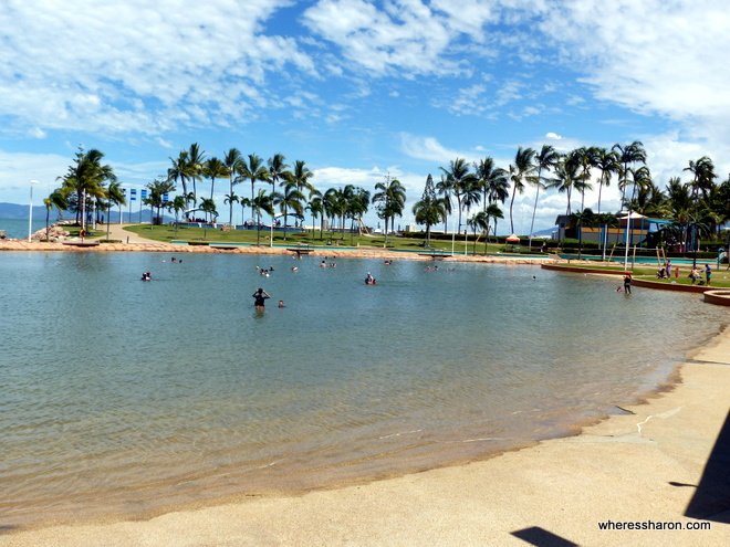 things to do in townsville at night at the strand